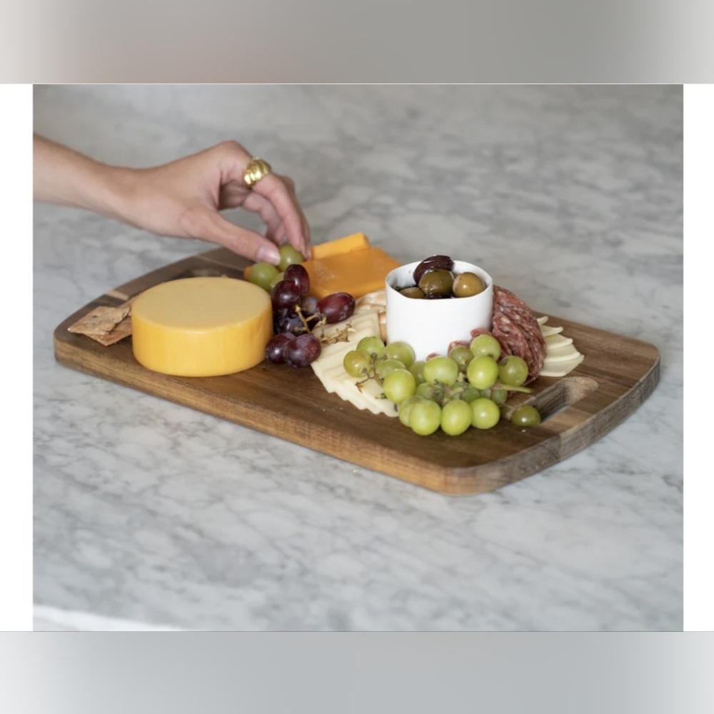 🖤 Solid Acacia Wood Cheeseboard BNIB